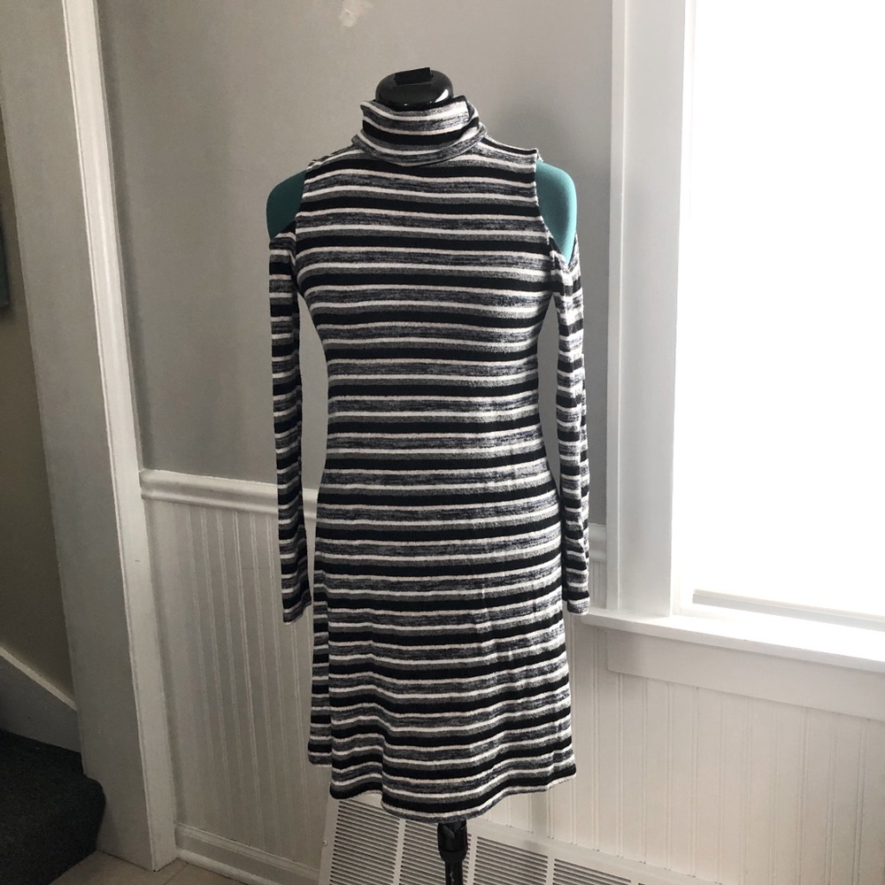 American Eagle Cold Shoulder Soft & Sexy Dress SZS